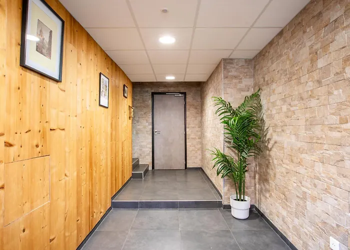 12 Personnes 4 Privatives 160 M2 Terrasse